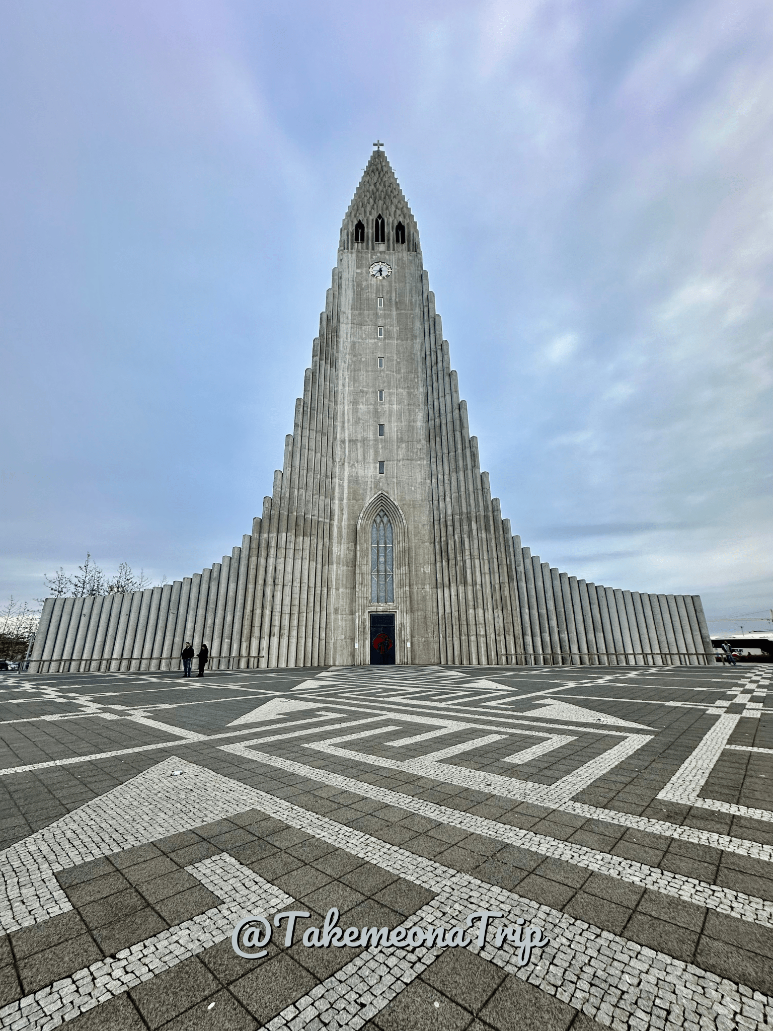 Vista frontale della Hallgrimskirkja di Reykjavik.